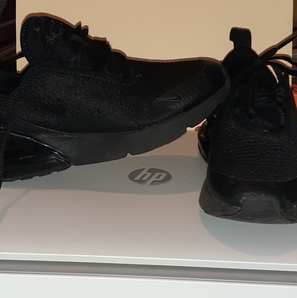 Boys black nike shoes size 1Y